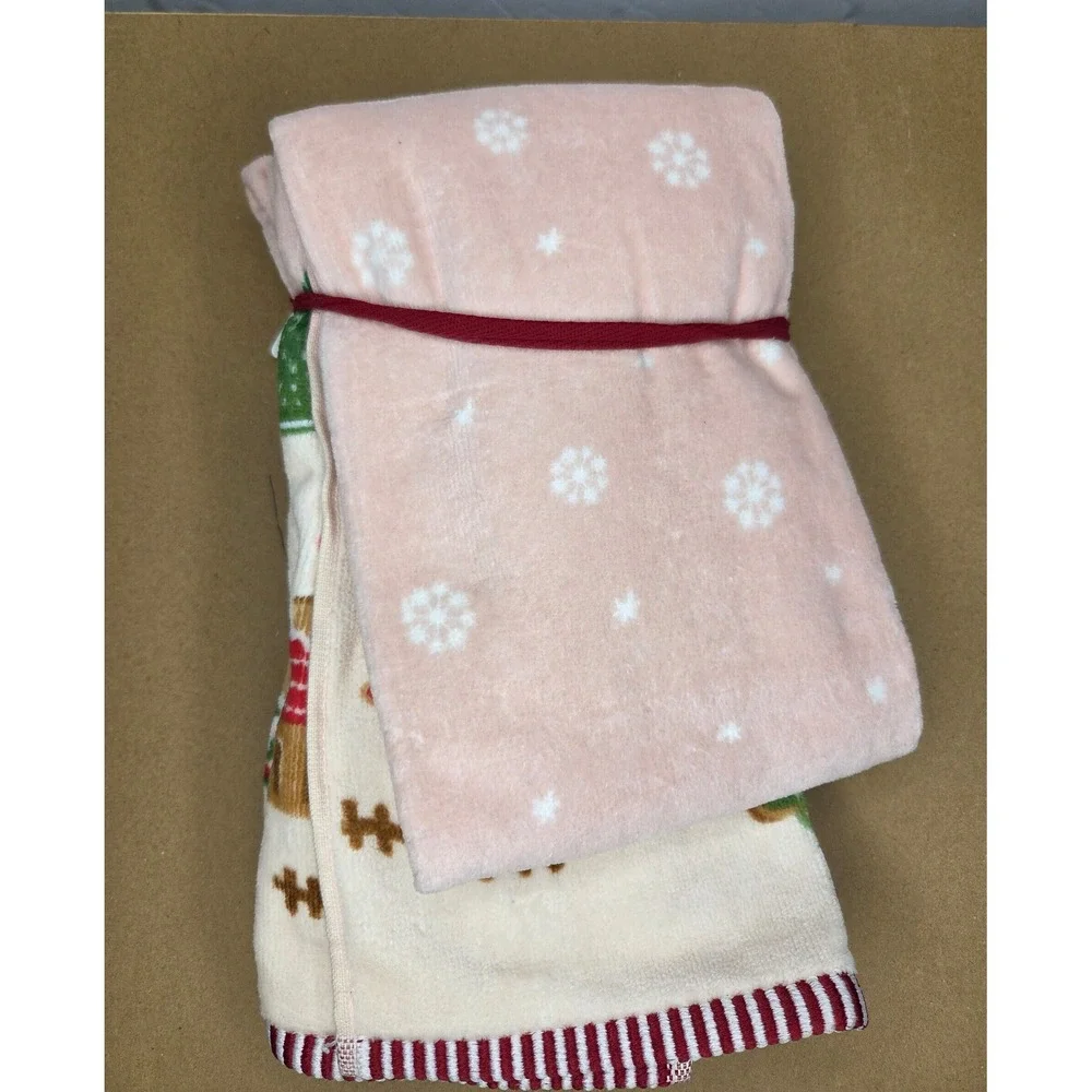 En Vogue Holiday Pink Gingerbread House Velour Christmas Hand Towels Set of 2
